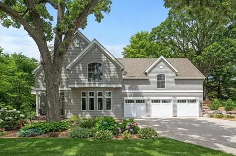 841 Great Oaks Trl, Eagan, MN 55123