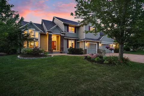 9812 Trails End Rd, Eden Prairie, MN 55347