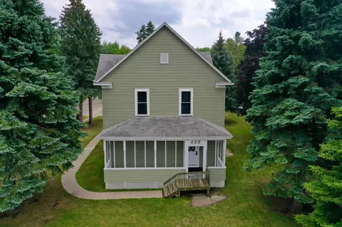 428 Litchfield Ave SE, Willmar, MN 56201