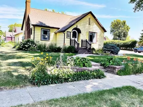 623 E 5th St, Redwood Falls, MN 56283