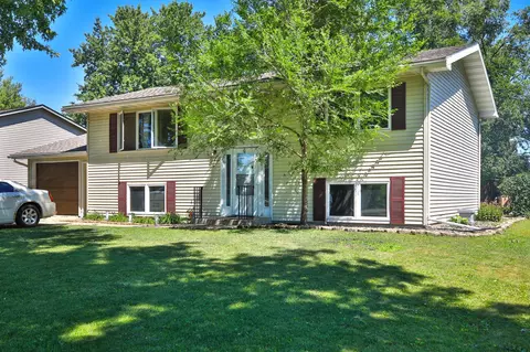 510 E Front St, Claremont, MN 55924