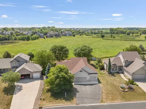 511 Redpoll Ave SE, New Prague, MN 56071