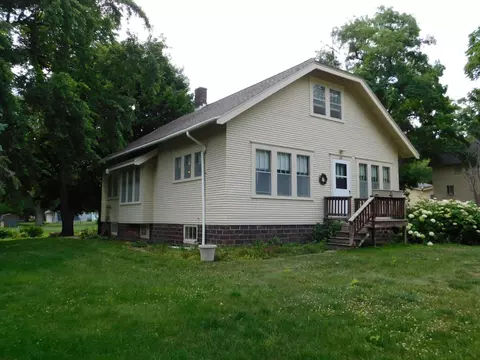 310 3rd St SE, Renville, MN 56284