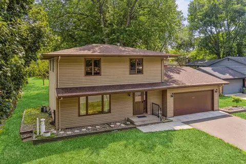 2427 Violet Ct, New Brighton, MN 55112