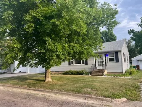 520 1st St SW, New Richland, MN 56072