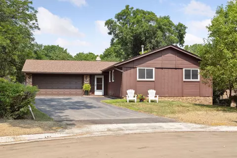 3304 E 125th St, Burnsville, MN 55337