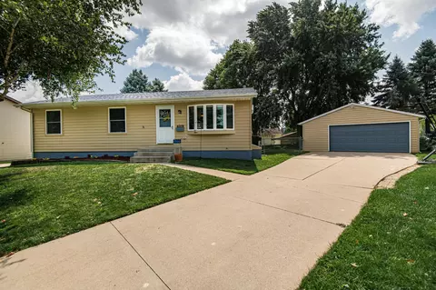 1946 49th St NW, Rochester, MN 55901