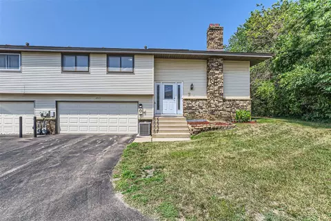 1661 Hickory Ln, Eagan, MN 55122 photo 2