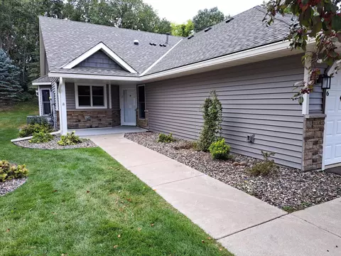 716 Echo Shores Ct, Mahtomedi, MN 55115