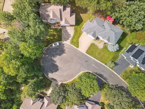 4783 Highcroft Ct, Eagan, MN 55122 photo 3