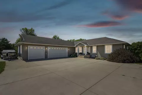 17061 236th Ct, Hutchinson, MN 55350