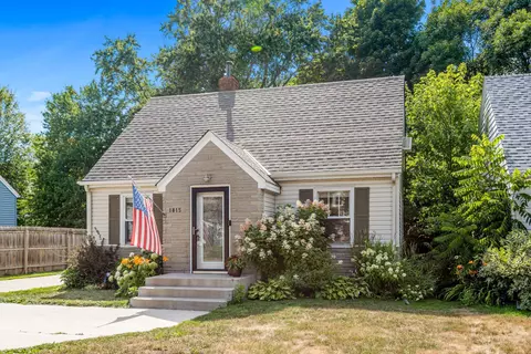 1815 Flandrau St, Maplewood, MN 55109