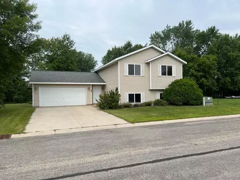 617 Oriole Ln, Eden Valley, MN 55329