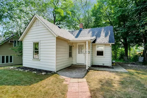 809 Willow St, Faribault, MN 55021