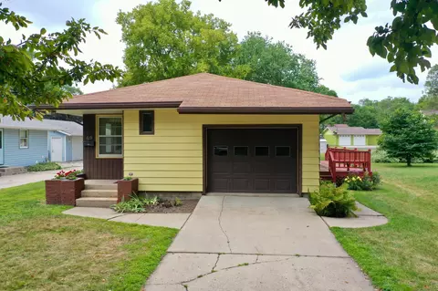 619 9th St NW, Willmar, MN 56201
