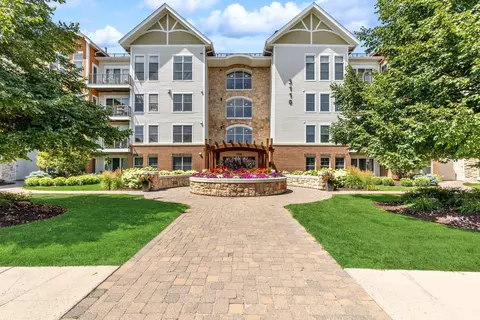3110 N Chestnut St #203, Chaska, MN 55318
