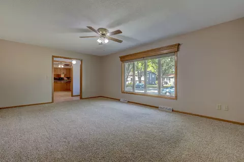 307 Carrow St, Marshall, MN 56258 photo 11