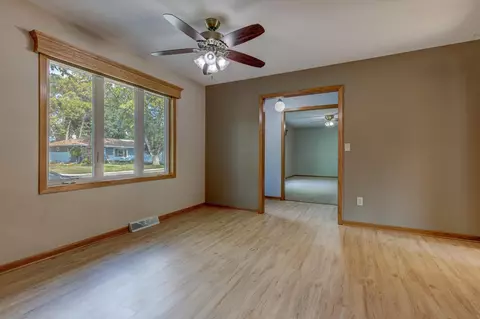 307 Carrow St, Marshall, MN 56258 photo 8