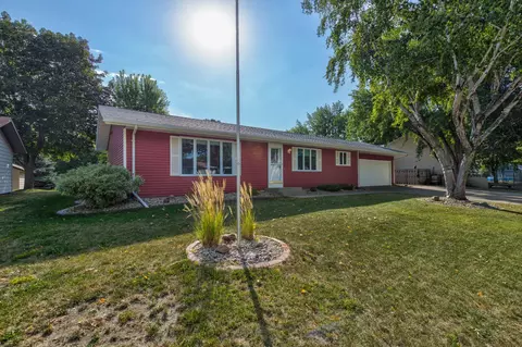 307 Carrow St, Marshall, MN 56258 photo 3