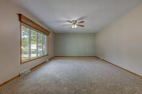 307 Carrow St, Marshall, MN 56258 photo 10
