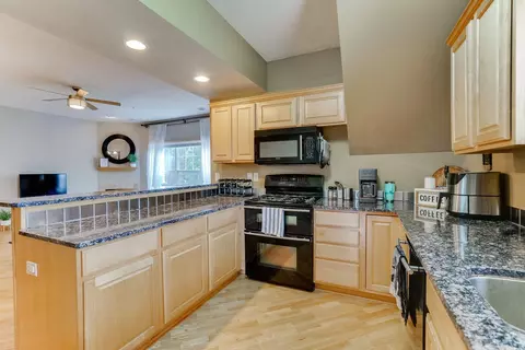9771 3rd Ave S, Bloomington, MN 55420 photo 6