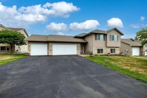 804 Green Acre Ct, Belle Plaine, MN 56011