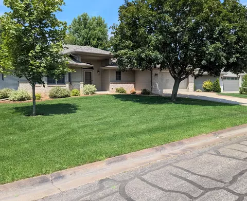 627 Jenisa Dr, Saint Cloud, MN 56301