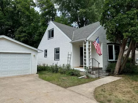 10700 Lincoln St, Chisago City, MN 55013
