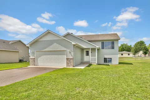 611 Jewell St, Mora, MN 55051