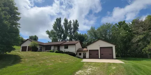 305 Parkside Dr SE, Preston, MN 55965