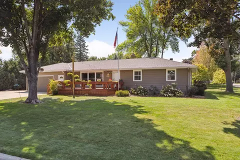 400 7th St SE, Cokato, MN 55321