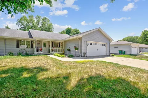 137 Canterbury Cir, Le Sueur, MN 56058