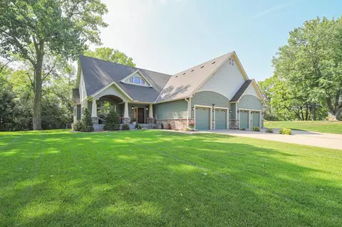 6070 Oakview Ct, Shorewood, MN 55331