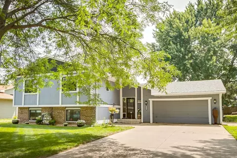 690 115th Ave NE, Blaine, MN 55434