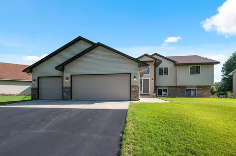 7950 Highland Dr, Lino Lakes, MN 55014