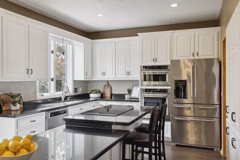 1789 Bowsens Ln, Woodbury, MN 55125