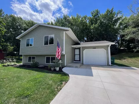1708 Greenwood Pl, Owatonna, MN 55060