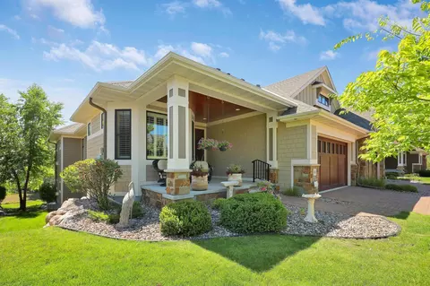 16 Riley Rdg, Chanhassen, MN 55317