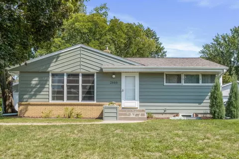 2666 Matilda St, Roseville, MN 55113