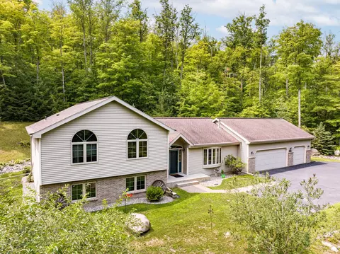24403 Hillcrest Dr, Cohasset, MN 55721