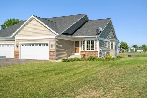 501 Haralson Dr, Belle Plaine, MN 56011