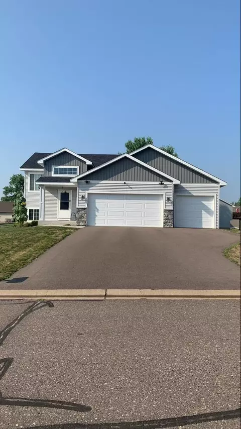 561 Alaska Loop, Cambridge, MN 55008