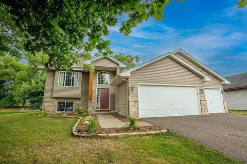 2020 Garfield St S, Cambridge, MN 55008