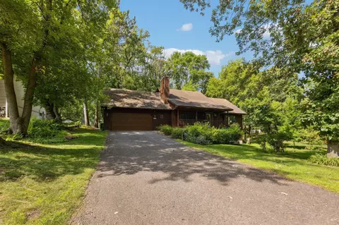 206 Oak Grove Ln, Mahtomedi, MN 55115