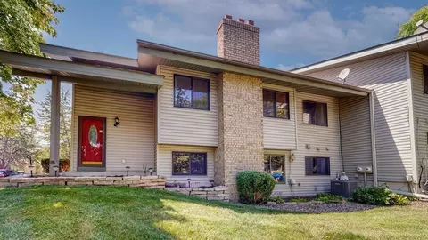 9772 Dorset Ln, Eden Prairie, MN 55347