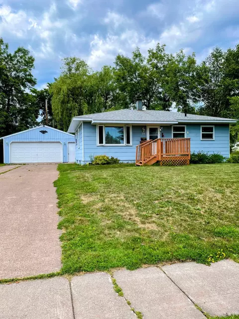 20 Edwards Dr, Silver Bay, MN 55614