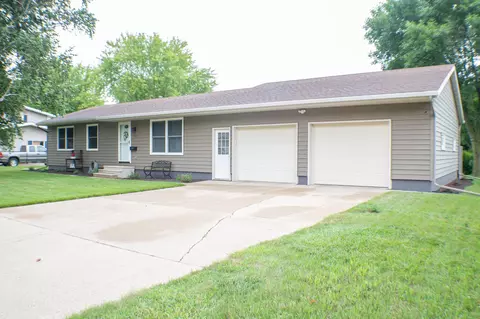 407 Canyon Dr, Fairmont, MN 56031