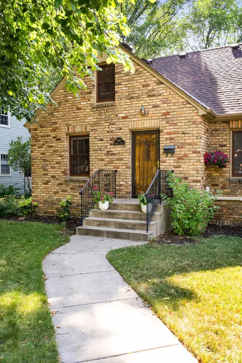 3857 Welcome Ave N, Robbinsdale, MN 55422