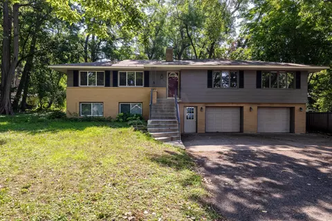 570 Oakwood Dr, Anoka, MN 55303