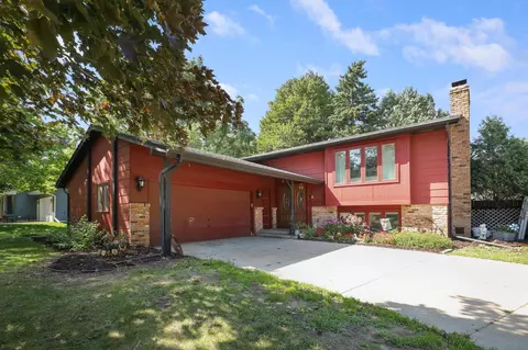 2604 E 122nd St, Burnsville, MN 55337